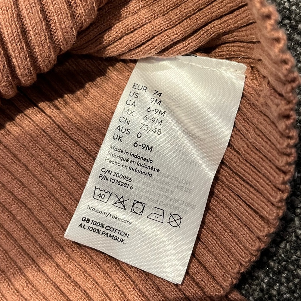 H&M Top & Pant Set - Picture 5 of 6